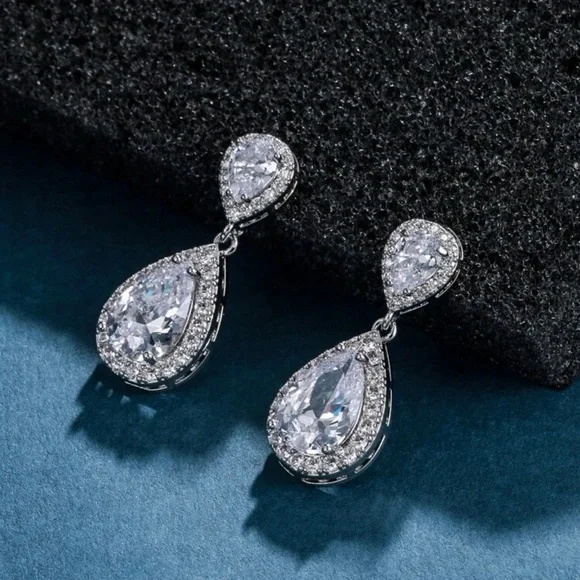 Cubic Zirconia Decor Water Drop Earrings - Picture 2 of 3